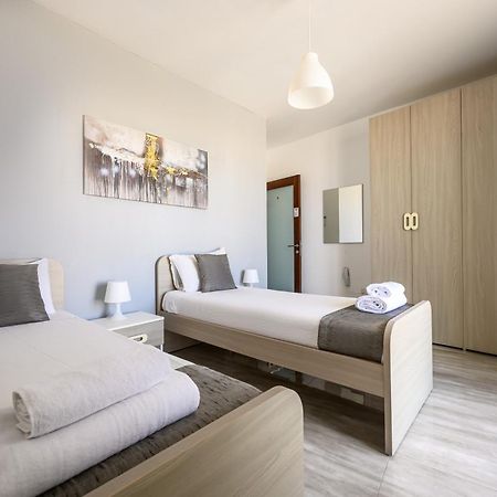 F11 Room 3, Private Room Two Single Beds Shared Bathroom In Shared Flat มซิดา ภายนอก รูปภาพ