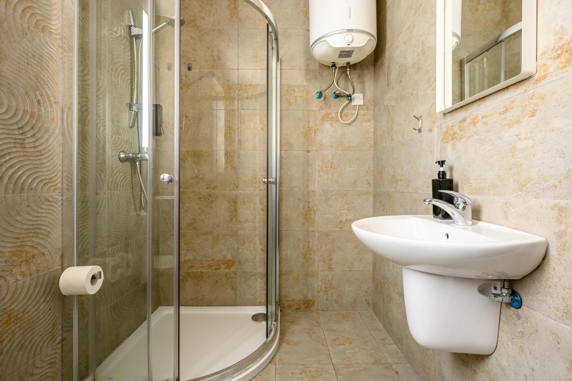 F11 Room 3, Private Room Two Single Beds Shared Bathroom In Shared Flat มซิดา ภายนอก รูปภาพ