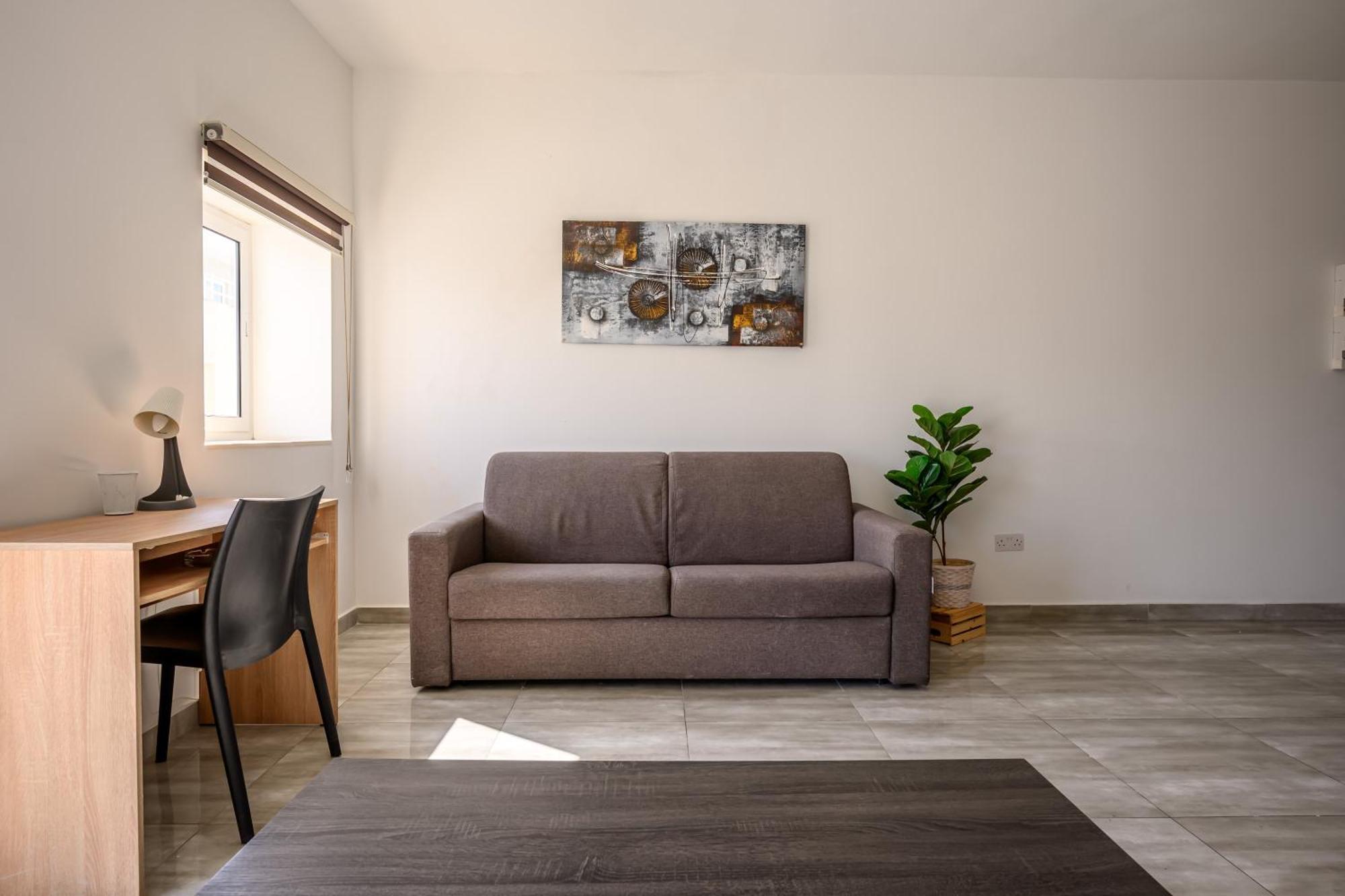 F11 Room 3, Private Room Two Single Beds Shared Bathroom In Shared Flat มซิดา ภายนอก รูปภาพ